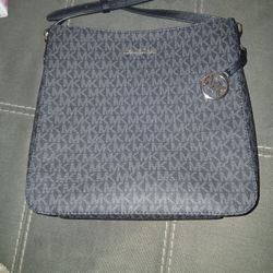 Michael Kors Messenger Bag