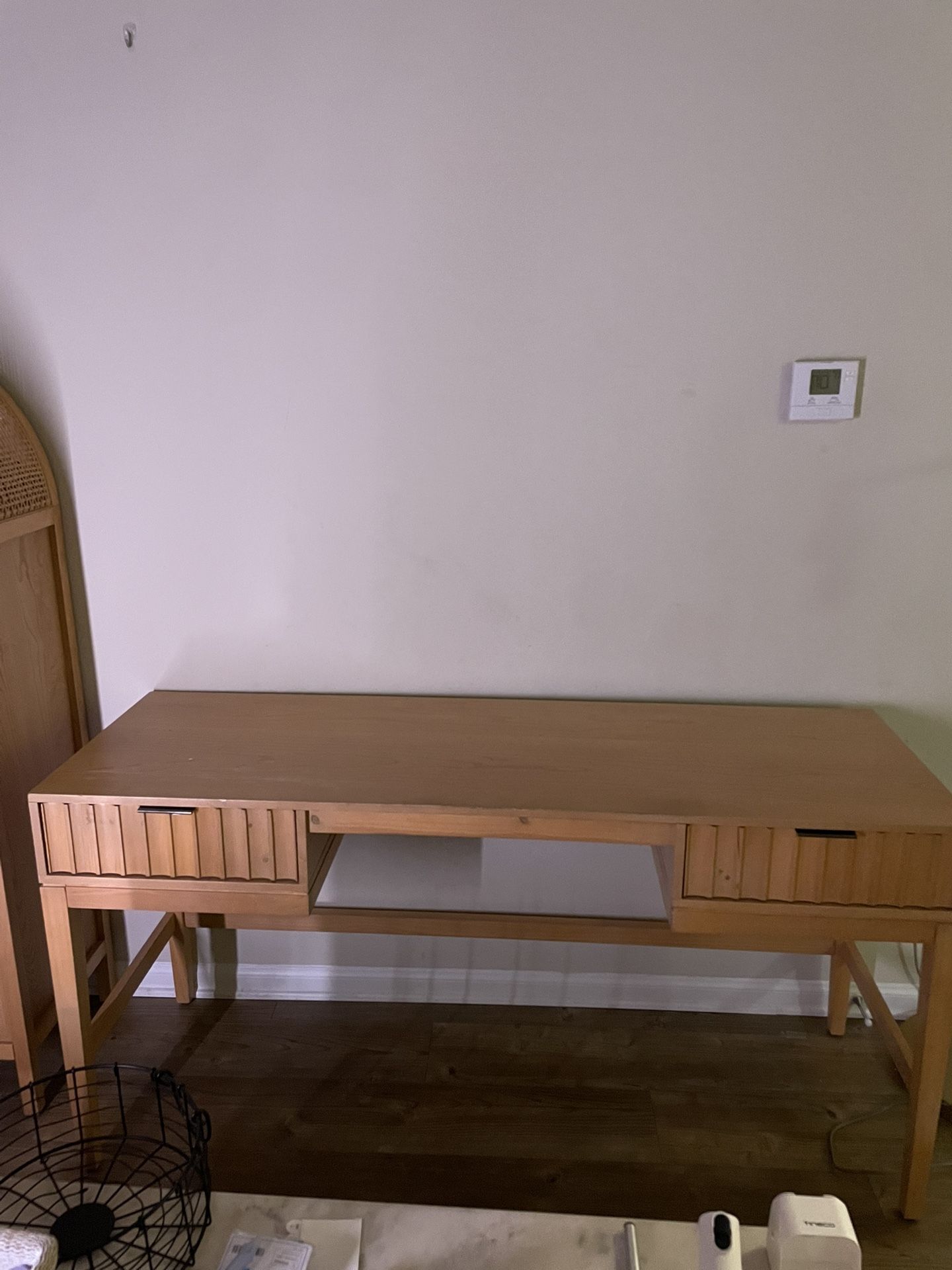 Thousand Oaks Wood Scalloped Desk