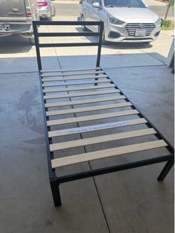 Metal bed frame