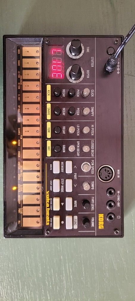 Korg Volca Beats Drum Machine 