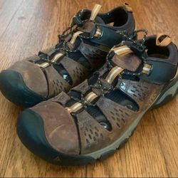 KEEN HIKING SHOES