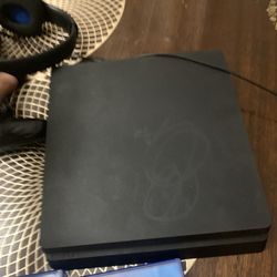 Ps4 Slim With One Controller And Headphones 