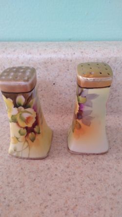 Beautiful Vintage Salt and Pepper Shakers!