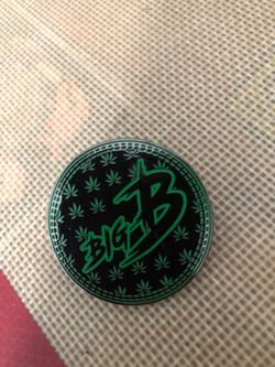 Enamel pin (Free)