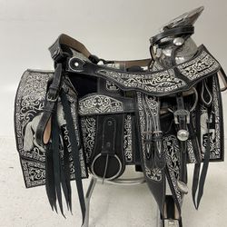 Nueva Montura Charra Bordada Con Herrage Y Fuste Plateado Completo