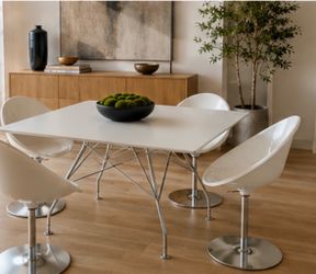 Martell The Square Table