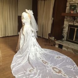 Vintage wedding dress size 8 with Vail