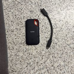 San Disk 2TB Extreme portable SSD