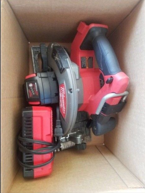 Milwaukee Saw M18