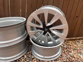 OEM Tesla Model 3 18-inch Aero wheels One Bent Rim
