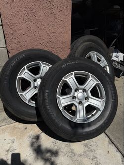 4 Jeep wrangler rims and tires