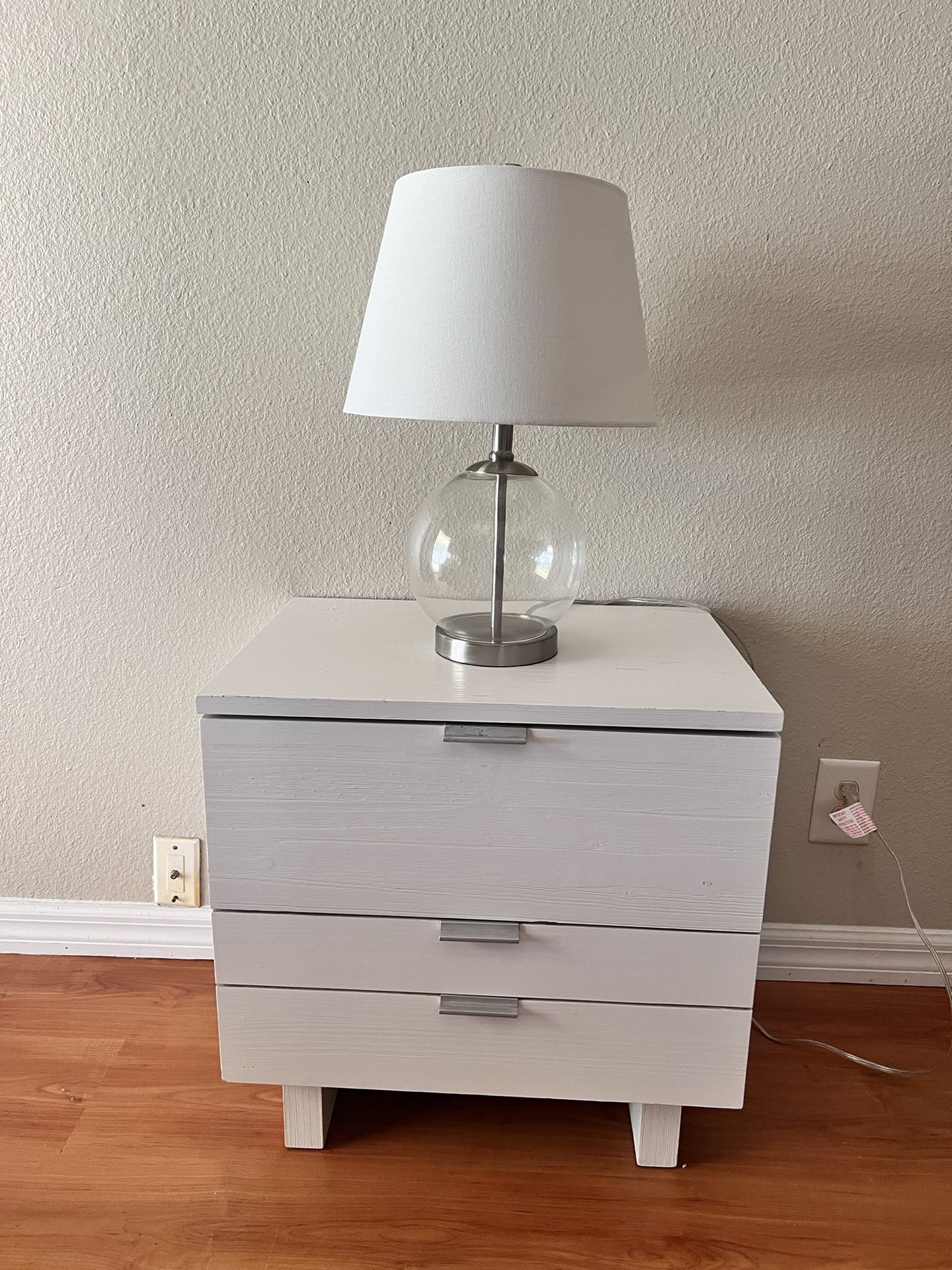Night Stand With Table Lamp