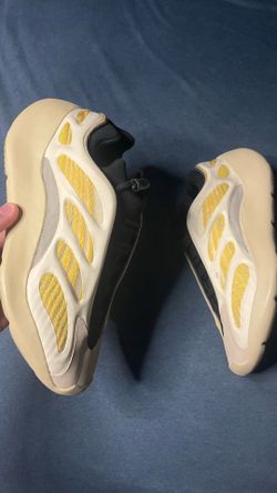 YEEZY 700 V3🐝