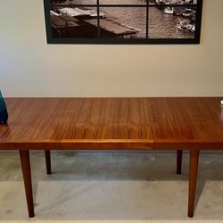 Danish Mid Century Modern Dinning Table With Leaf