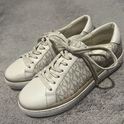 MK tennis size 8