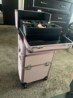 Make up Big case comes with all of the stuff inside includes everything used to learn how to pain nails