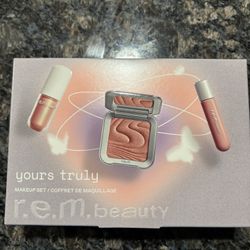 NEW R.E.M. BEAUTY YOURS TRULY 3 PIECE MAKEUP GIFT SET $20!!