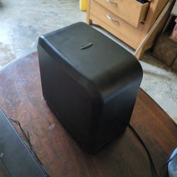 Insignia Sound Bar And Subwoofer