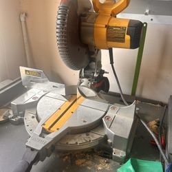 DeWalt DW713 10” Compound Miter Saw 15A Corded