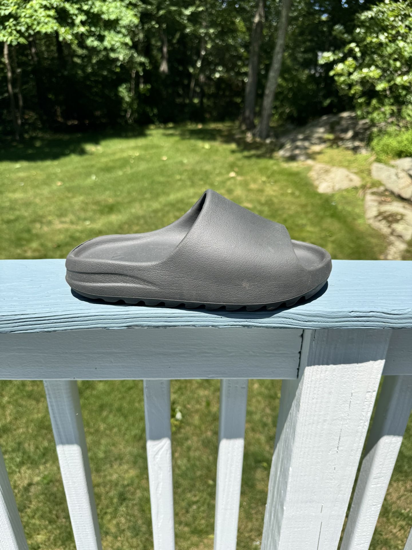 Yeezy Slides “Onyx” Black Men’s size 9
