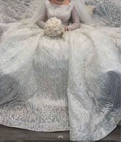 Luxury Crystal Beaded Ball Gown Wedding Dress