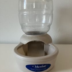 Petmate Pearl Replendish Gravity Refill Dog & Cat Feeder with Microban