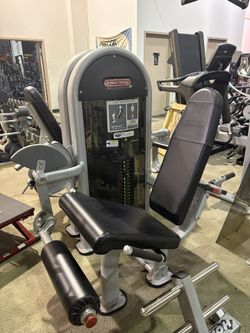 Star Trac Instinct Series Leg Extension