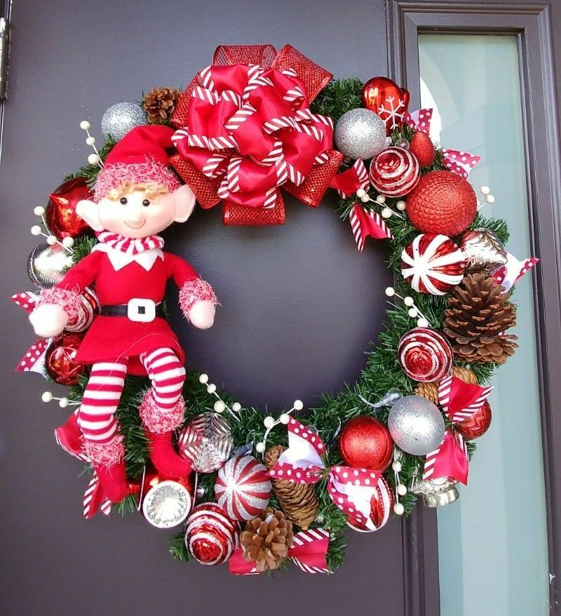 englishsighted Professional luxurious christmas holiday wreath. 24 inches with lights and resin elf. $60. Coronas de navidad profesionales