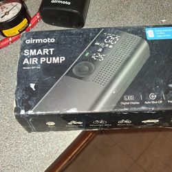 Ear moto, portable, compact air compressor with hose PP\nS I gauge