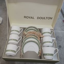 Royal Doulton "Rondelay" Bone China Dinner Set

