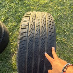 275/55R17 Tire