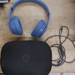 Beats HeadPhones Solo BLUE  4 with case and cords pre owned 885664-1