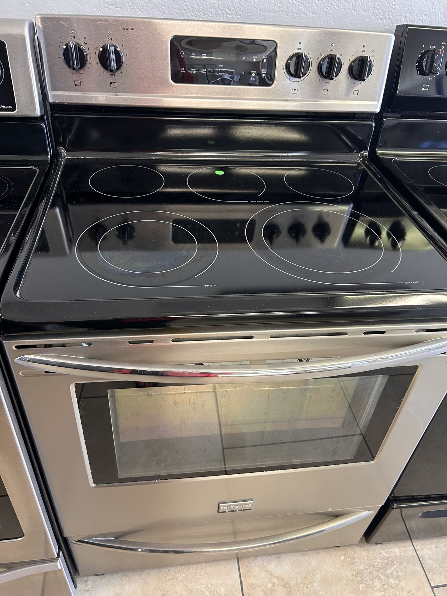 FRIGIDAIRE STAINLESS STEEL GLASS TOP STOVE