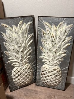 Metal Pineapple Walk Art