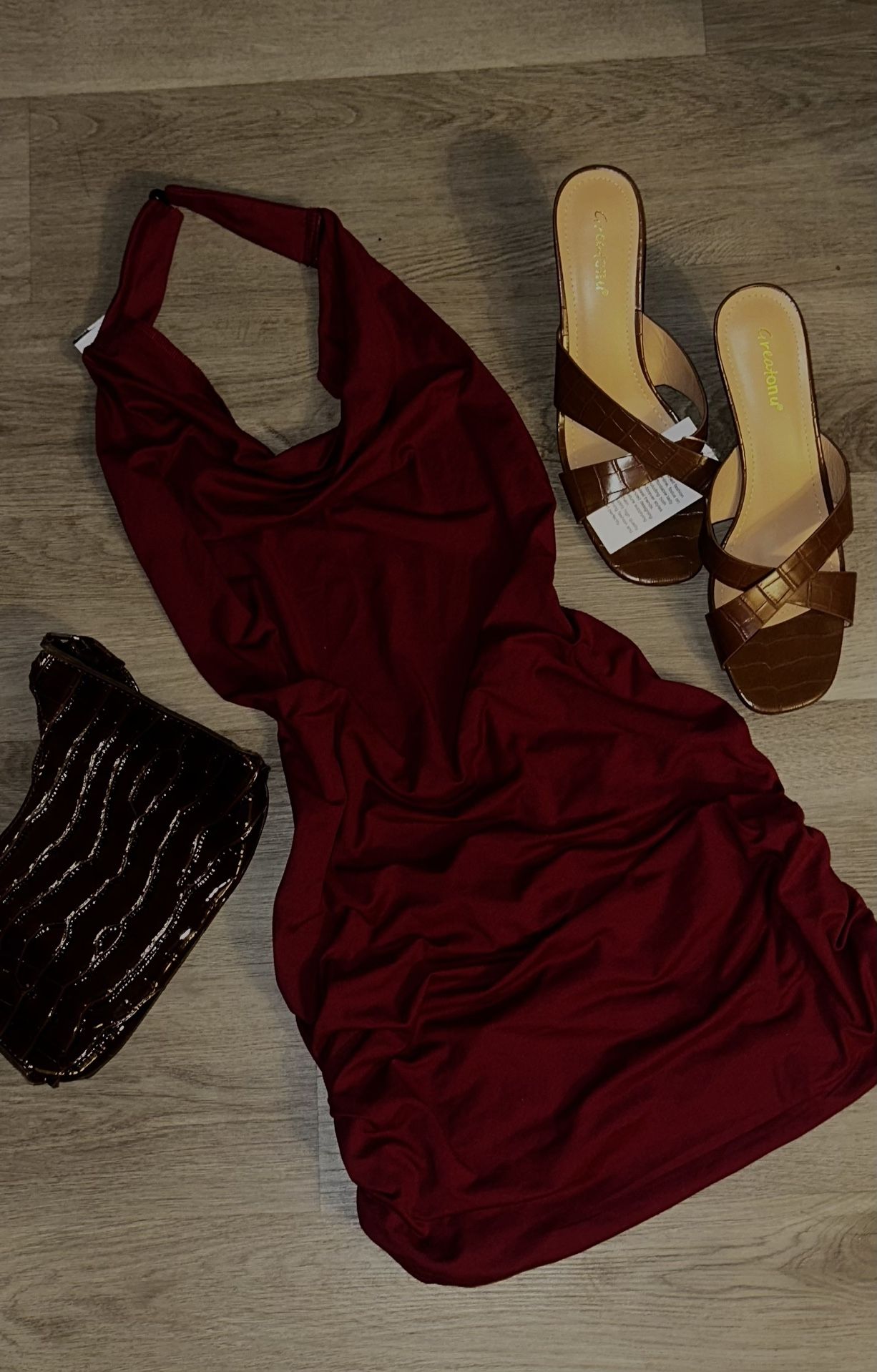 Red Maroon Halter BodyCon Dress🤩 Heels And Purse Are Available For Sale