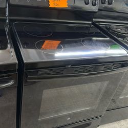 Ge Electric Stove In Excellent Condition 