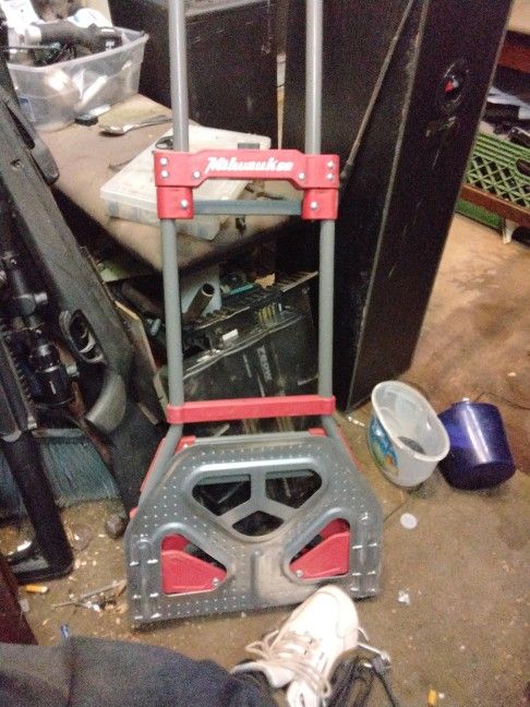 Milwaukee Fold Up Dolly