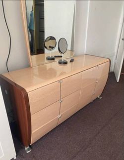 6-Drawer Dresser with High-Gloss Finish
