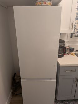 11.5 Cubic Ft Insignia Freezer on Bottom