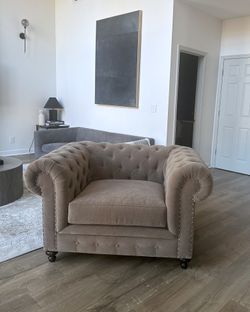 New Oversized tufted accent chair