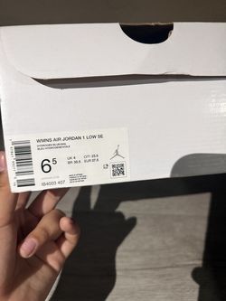 Jordan 1 Low SE Hydrogen Blue Sail Size 6.5 in women’s