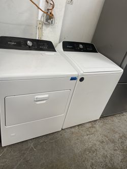 New Whirlpool Washer And Dryer Set (gas) 