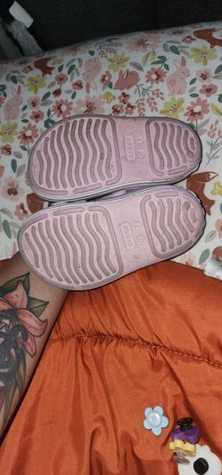 Size 7 little girl crocs
