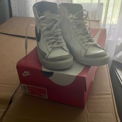 Nike Blazers Mid ‘77 SE 6Y 7.5W 6M