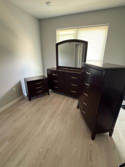 Dark Brown Wood 3-Piece Bedroom Set: Dresser w/ Mirror & Nightstand, Drawers