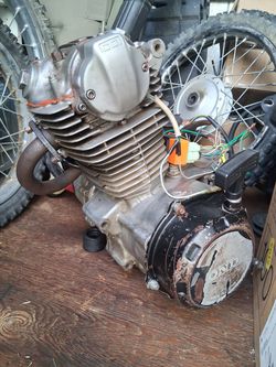 Honda atc 185s motor it runs. Quad Dirt Bike