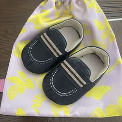 New Baby shoes, size 4C 
