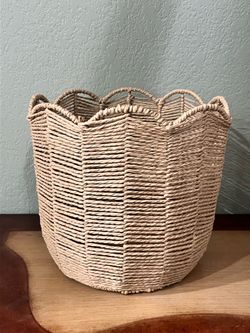 Woven Seagrass Basket with Scalloped Edge