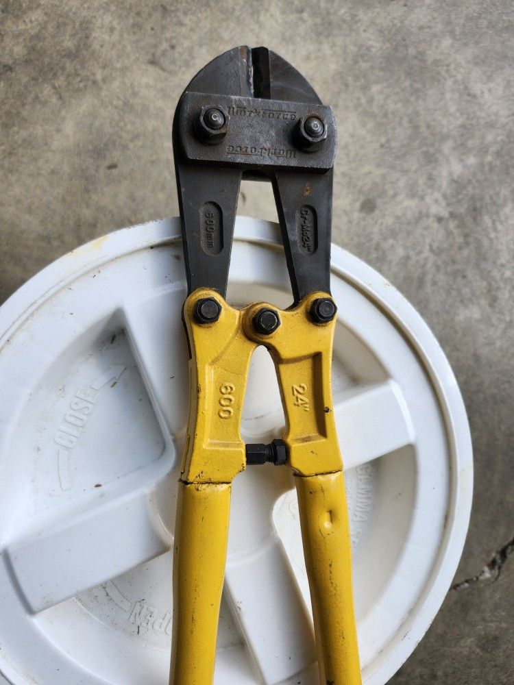 24" Bolt Cutters