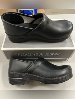 Dansko Matte Black Professional Slip-on Clogs Size UK 40/US 10